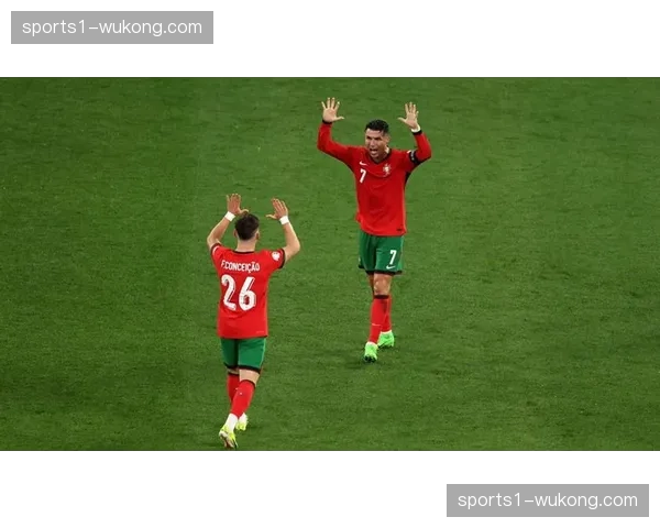 葡萄牙体育补时阶段2-1逆转马赛，主场惊险取胜保留出线希望