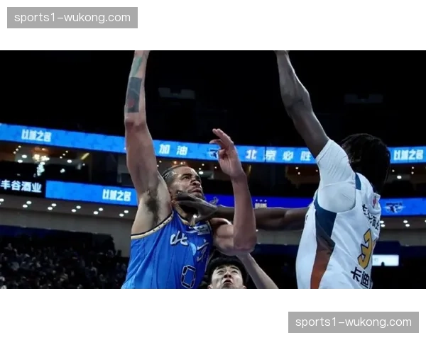 北京首钢签下麦基补强 38岁老将首秀展现即战力 北京首钢签下麦基补强 38岁老将首秀展现即战力